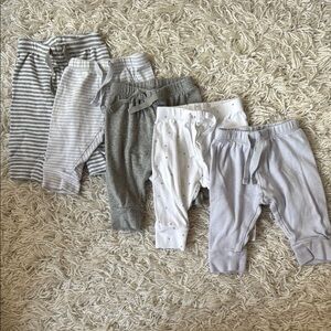 Baby Gap Set of 5 Baby Pants in Neutral Tones - size 0-3 months